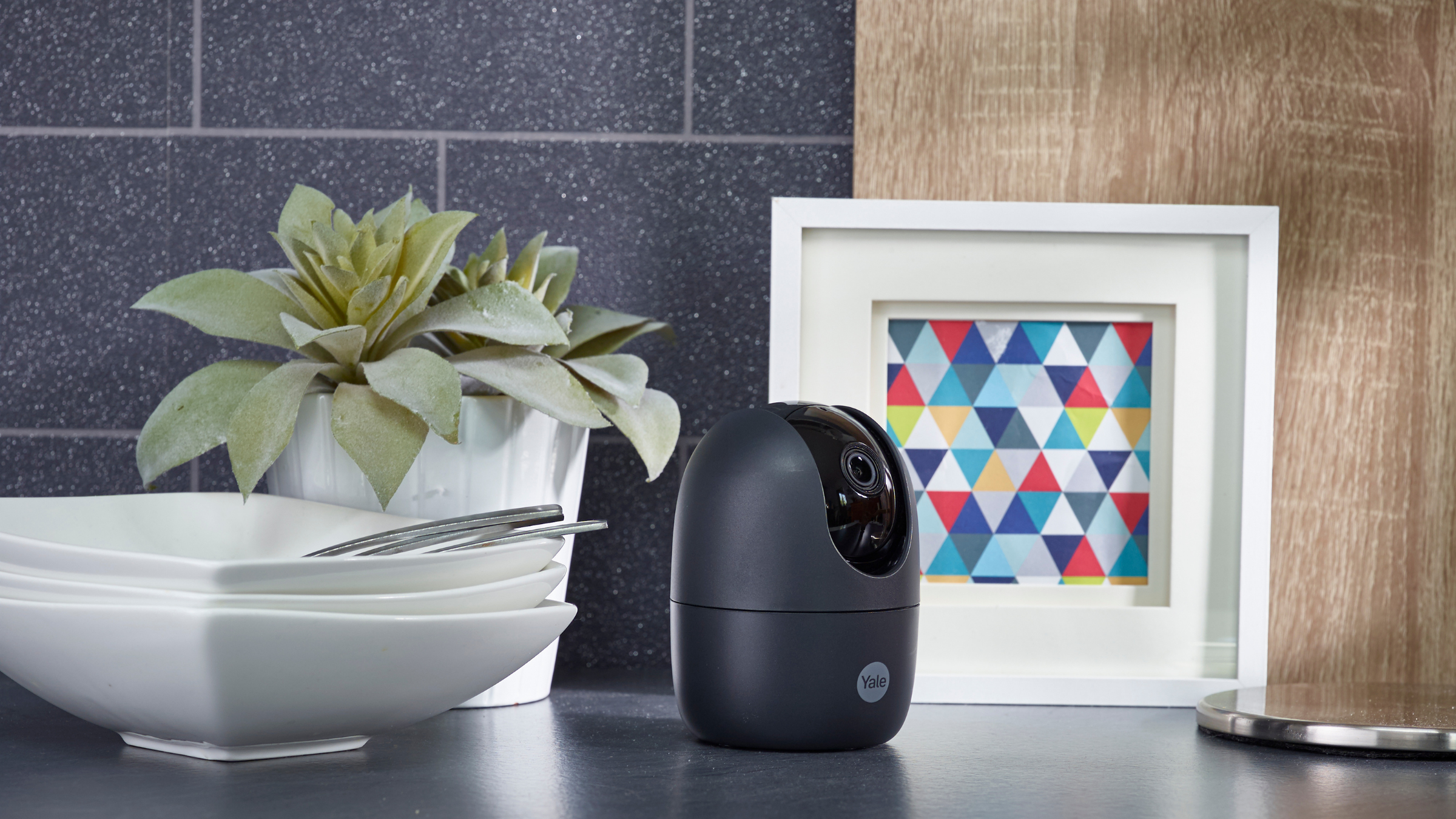 yale indoor wifi camera pan & tilt