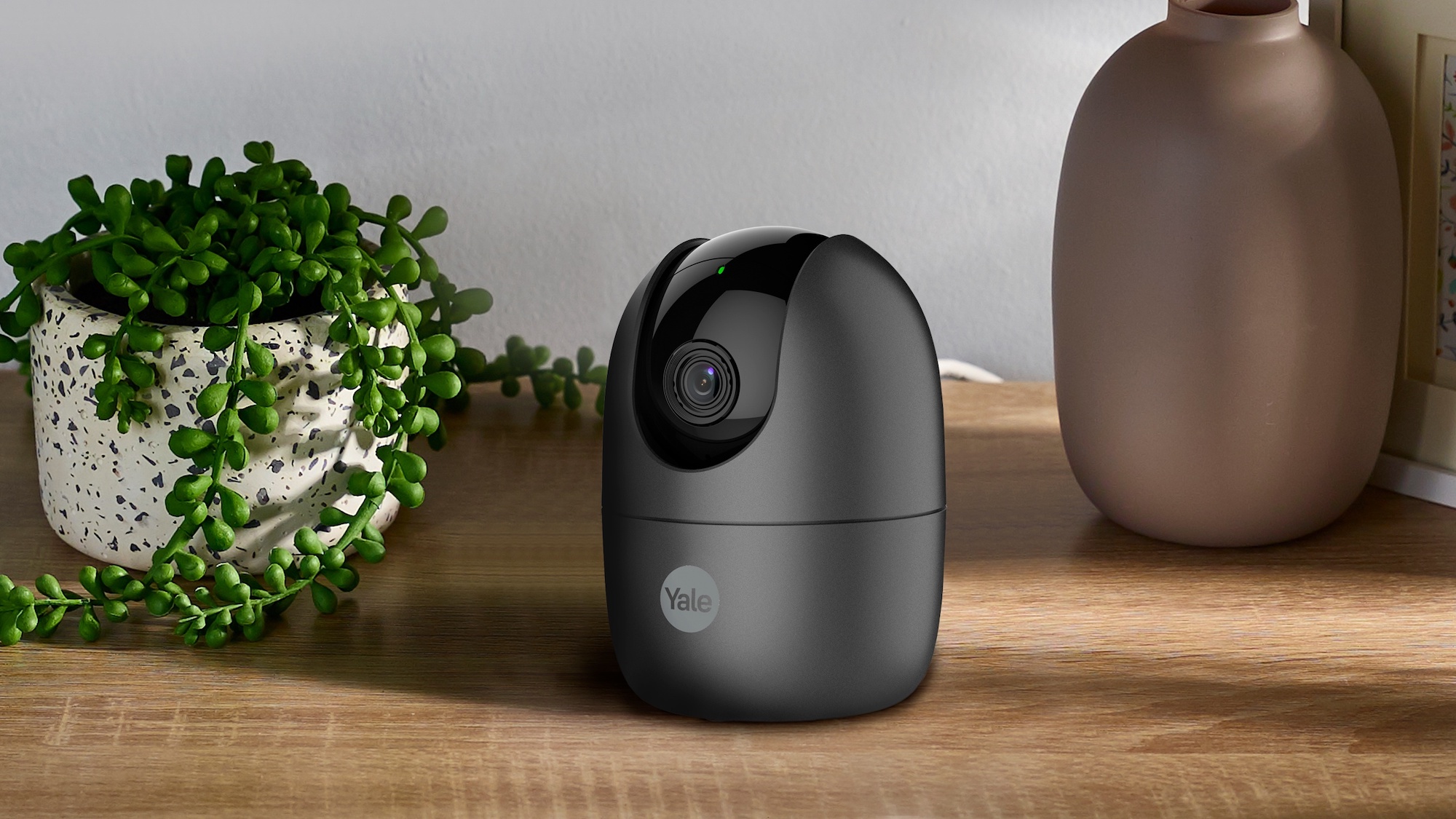 Yale pan tilt zoom outlet camera
